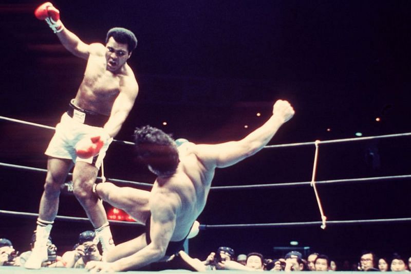 Muhammed Ali has no answer for Antonio Inoki's low Muay Thai style kicks in their exhibition bout.